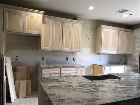 We have the perfect granite countertop for your project whether your countertop needs are for your kitchen, bathroom, or another surface. . Prefab granite countertops floor and decor